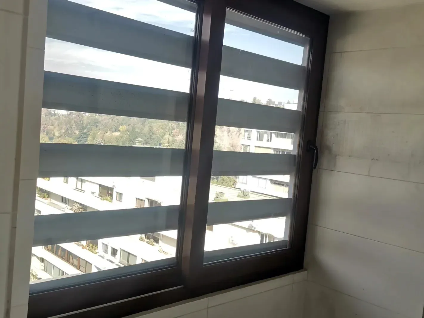 Ventana de PVC en dormitorio