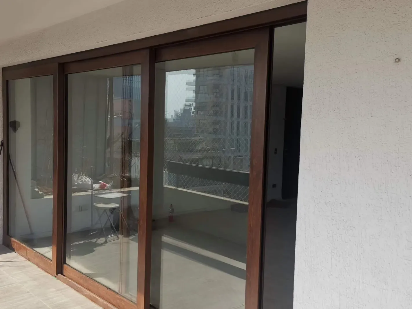 Puerta corredera hacia terraza